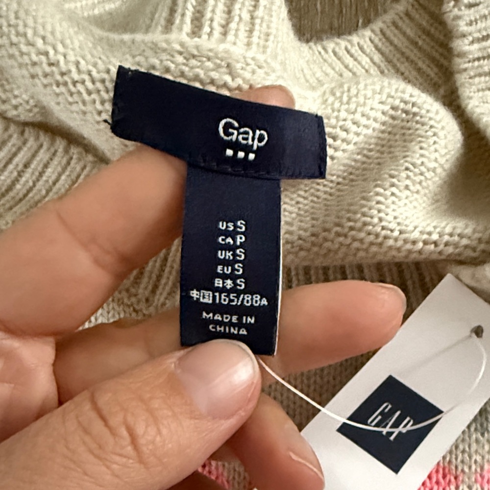 GAP Cream Sweater with Pink and Gray Pattern - Picture 2 of 3